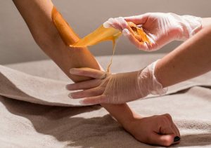 نمونه سوالات پیرایشگر موهای زائد با موم فنی حرفه ای